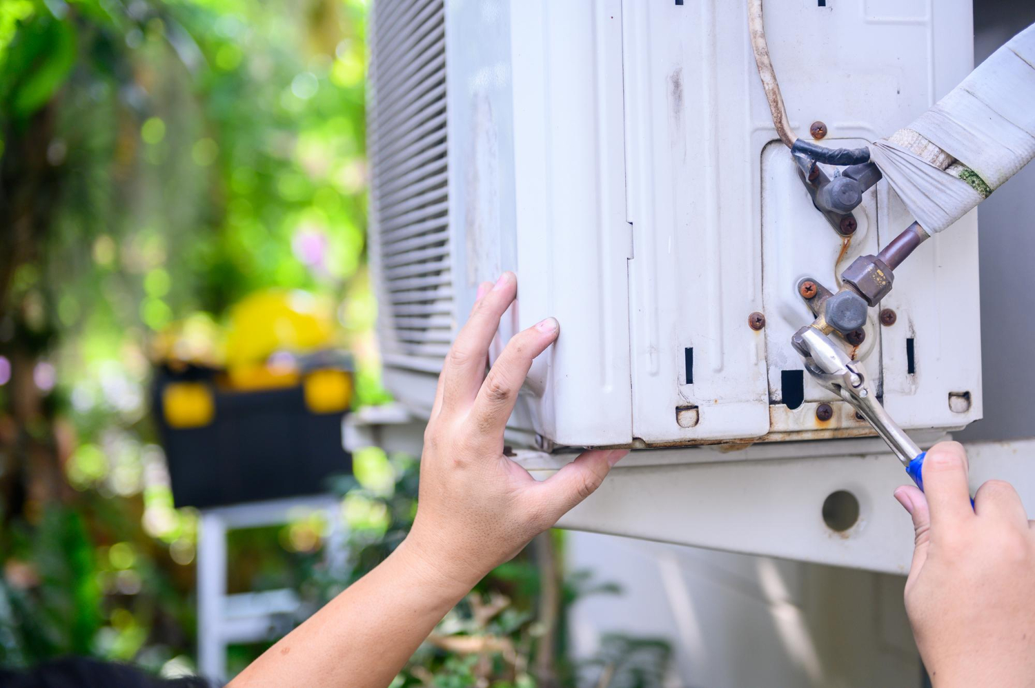 In-House Vs Outsourced Property Maintenance Services in Sun City